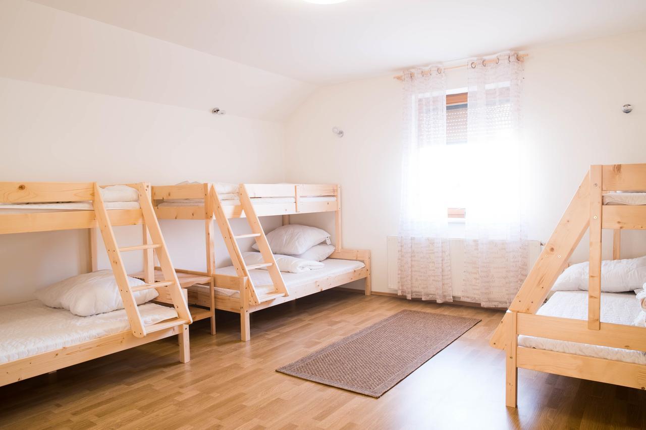 Hostel Hisa Na TravnikuDob エクステリア 写真
